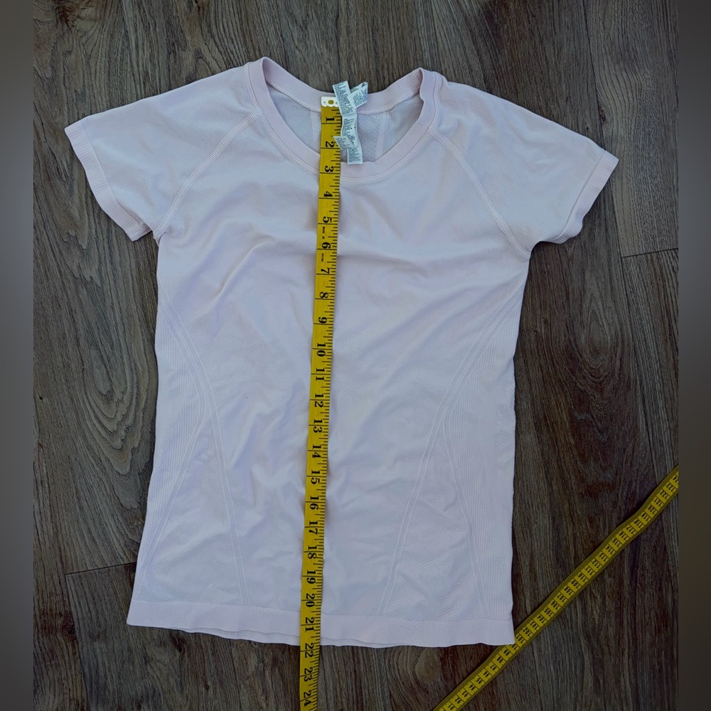 Athleta Light Pink Short Sleeve Workout Tee Stretch Sz Small Great Condition - Picture 4 of 5